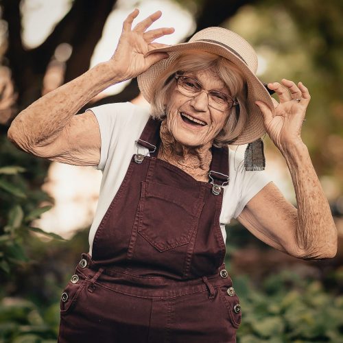 selective-focus-photography-of-woman-standing-near-green-2050976-min